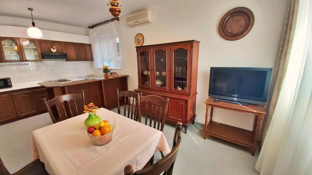 Apartment Cedo Omiš Kültér fotó
